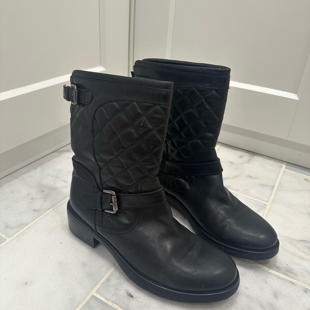 AQUATALIA Black Quilted Leather Leva Moto Buckle Lug Sole Bootie Boot Size 8
